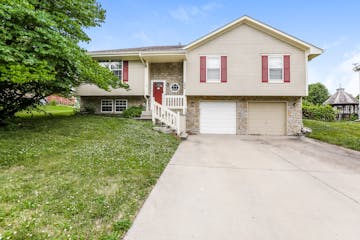 209 Broadmoor Dr Raymore, MO 64083